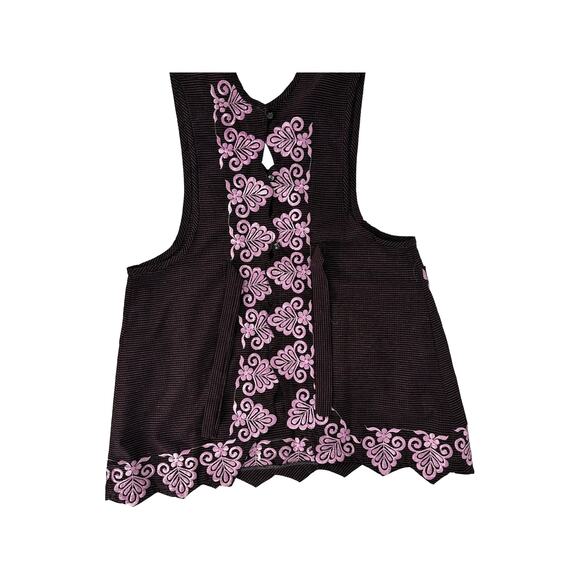 Lila Mexican Embroidered Apron – Basic Handmade Apron with Floral Design - Picture 7 of 8